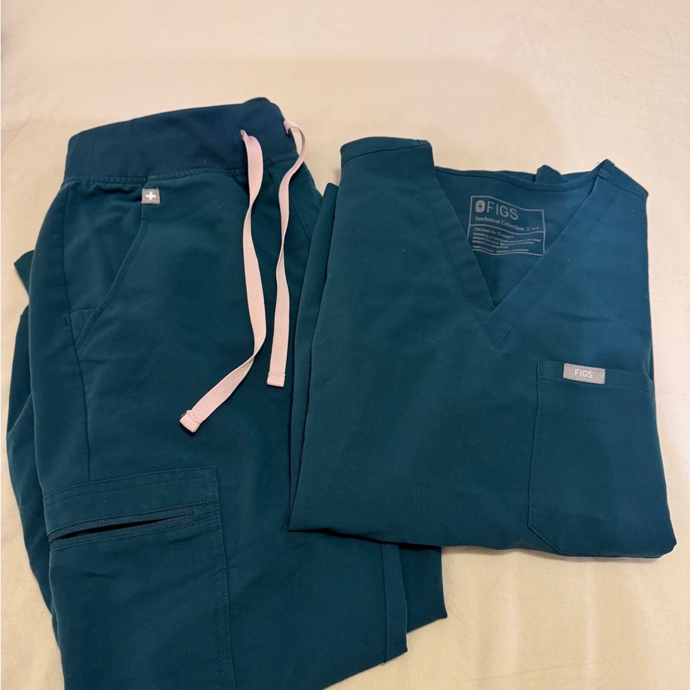 Figs Women's Teal (Caribbean Blue) Scrub Set with Pink Drawstring